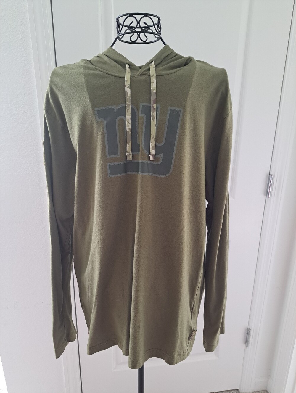Men's Nike New York Giants 2022 Salute to Service Hooded Long-Sleeve Shirt